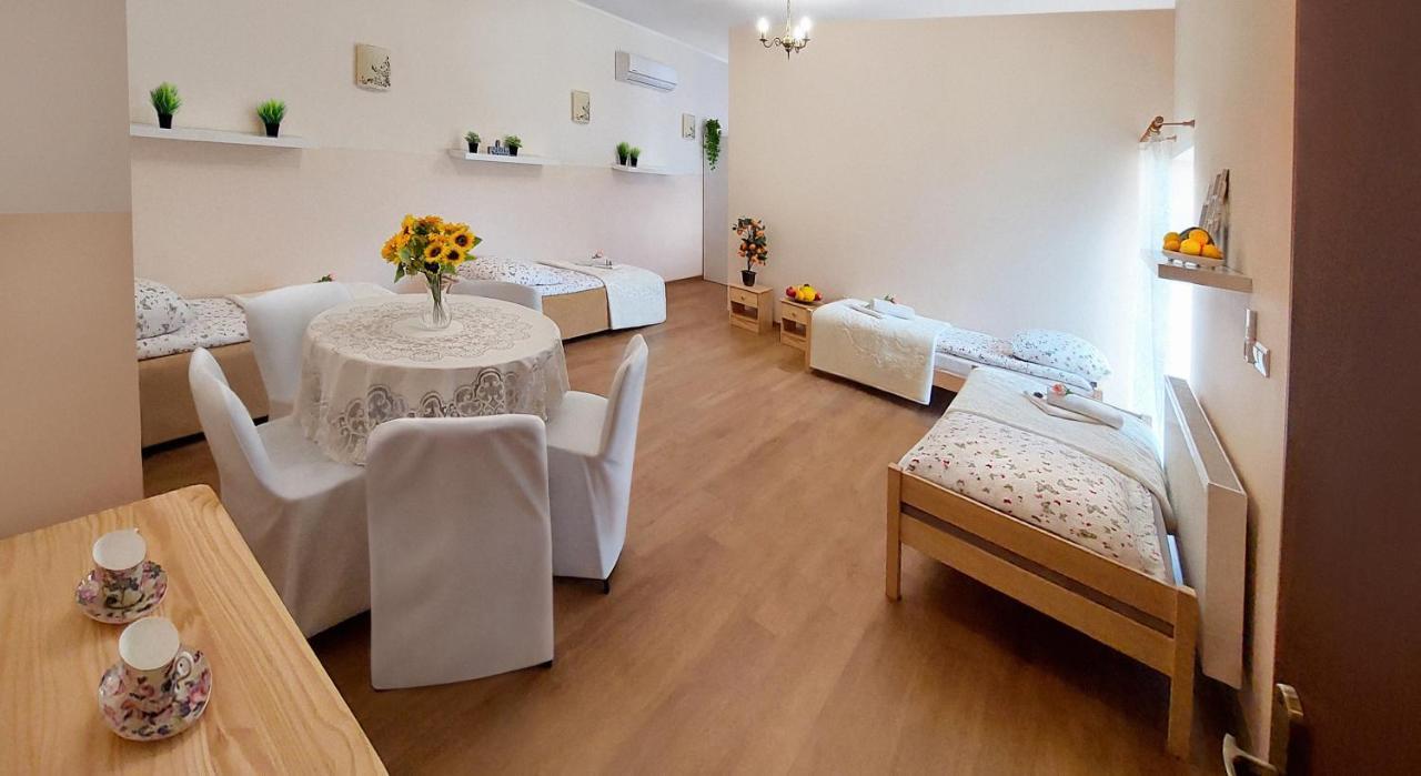 Apartamenty Gorki Male Tuszyn Exterior photo