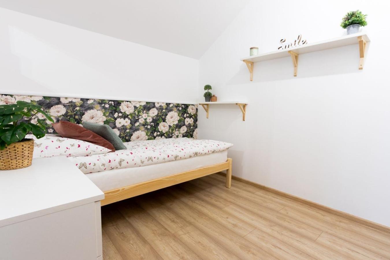 Apartamenty Gorki Male Tuszyn Exterior photo